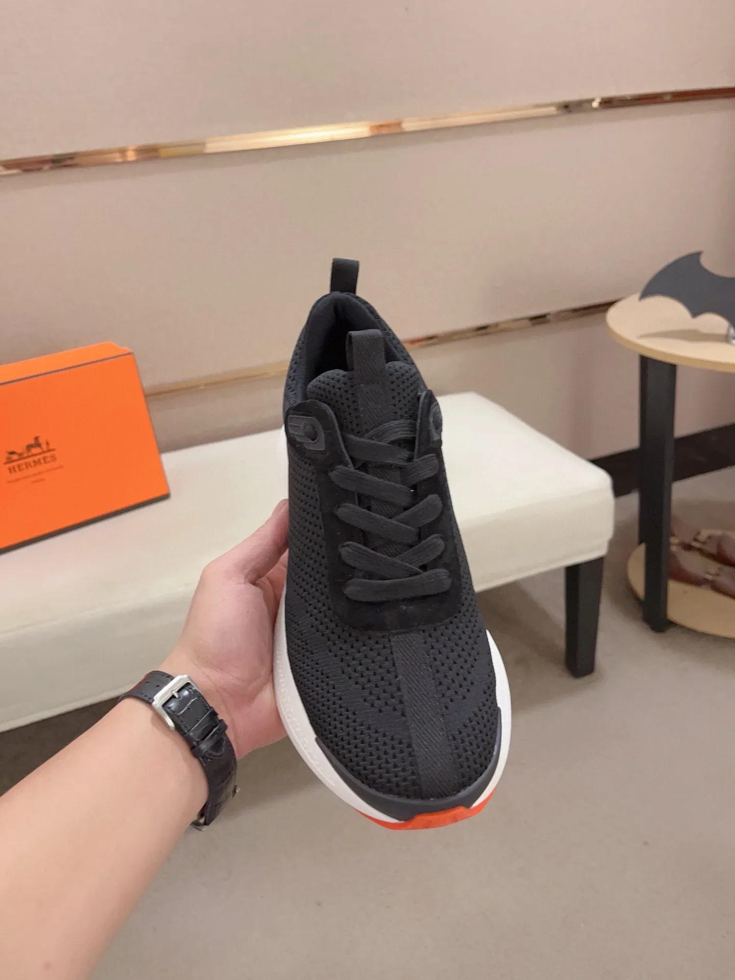 Factory price: 540💰《HERMES》【Classic Original Version】Hermès; Top 🔝 Purchasing Agency 🔍🔍Men's latest 🇺🇸 counters are on sale simultaneously, original imported from Italy ▲▲Silk cowhide with breathable fabric ▲▲ (high-end and expensive Qi·Grade) Exquisite workmanship (Italian 🇮🇹Imported water-dyed 🐂cowhide lining) Sole: Original sole provided by the original factory, ⚠️Exclusive double-layer activity·TPR·Rubber·Combined molded outsole; Super·comfortable·wear-resistant·non-slip·environmental protection The real thing is more beautiful if you take the real thing (high quality, follow the order), you can enter and exit the counter at will * Number of yards: 38·39·40·41·42·43·44# (can be customized 45.)
